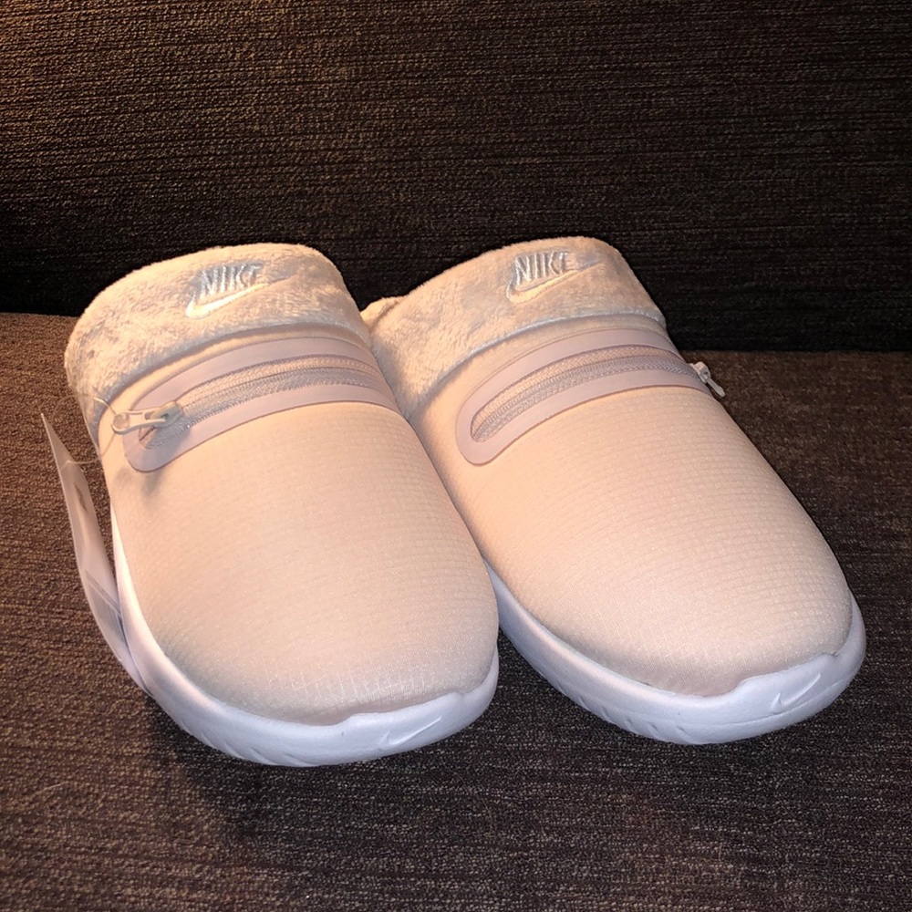 Nike burrow pink slippers size 9